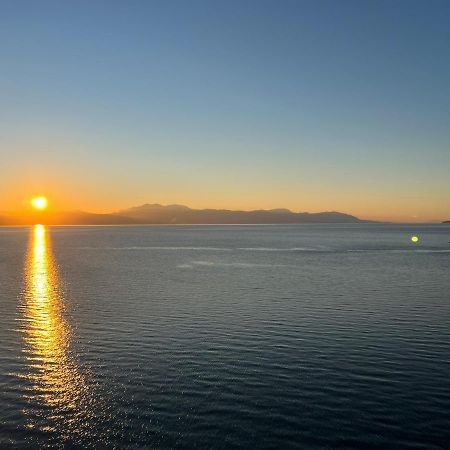 Loutraki Sunset Apartment ภายนอก รูปภาพ
